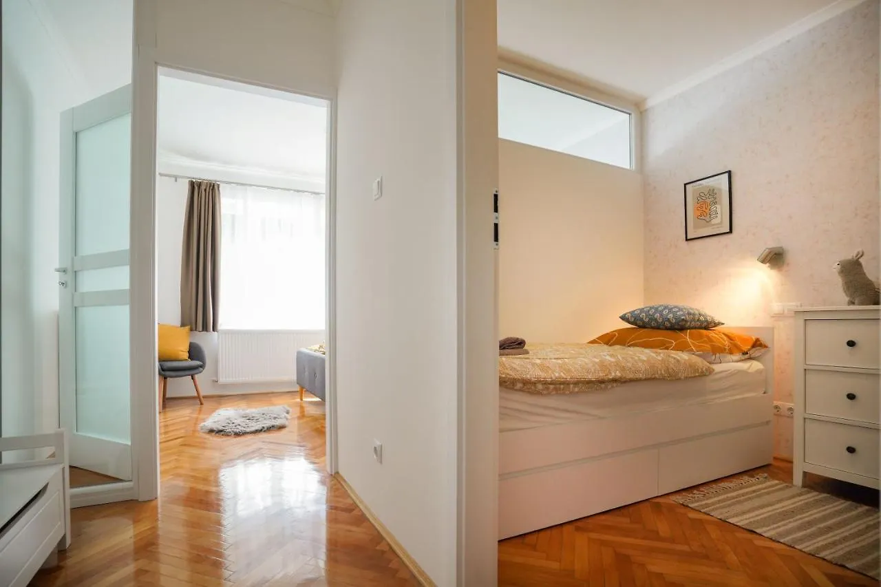 Piroska Bartokteri Apartman 02 Eger Apartment